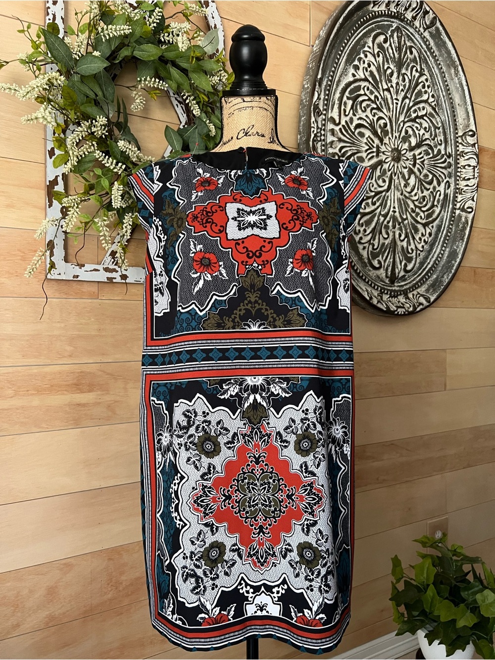 Banana Republic Women's Patterned Shift Dress - Black & Red Size 4